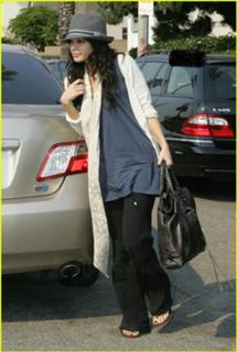 Vanessa Hudgens feet photo thumbnail