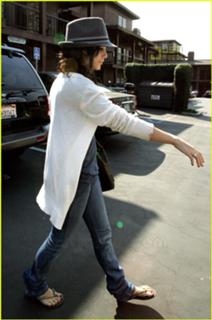 Vanessa Hudgens feet photo thumbnail