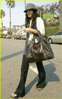 Vanessa Hudgens feet photo thumbnail