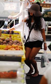 Vanessa Hudgens feet photo thumbnail