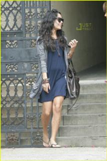 Vanessa Hudgens feet photo thumbnail
