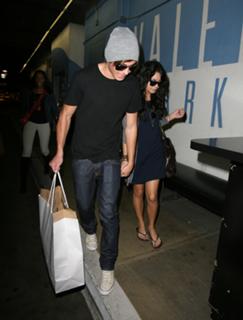 Vanessa Hudgens feet photo thumbnail