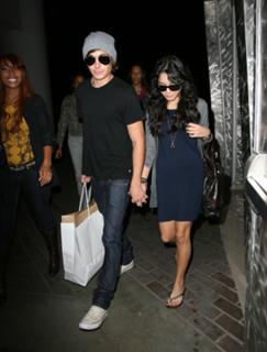 Vanessa Hudgens feet photo thumbnail