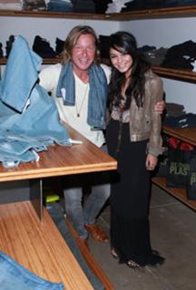 Vanessa Hudgens feet photo thumbnail