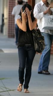 Vanessa Hudgens feet photo thumbnail