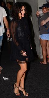 Vanessa Hudgens feet photo thumbnail