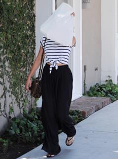 Vanessa Hudgens feet photo thumbnail