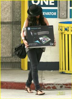 Vanessa Hudgens feet photo thumbnail