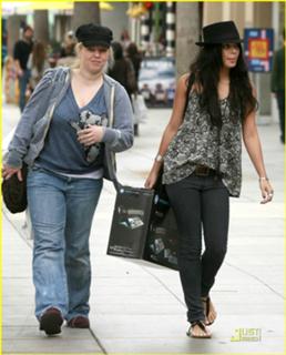 Vanessa Hudgens feet photo thumbnail