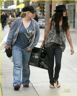 Vanessa Hudgens feet photo thumbnail