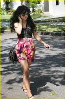 Vanessa Hudgens feet photo thumbnail