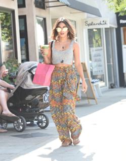 Vanessa Hudgens feet photo thumbnail
