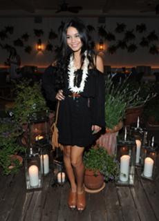 Vanessa Hudgens feet photo thumbnail