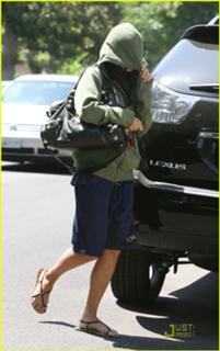 Vanessa Hudgens feet photo thumbnail