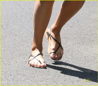 Vanessa Hudgens feet photo thumbnail