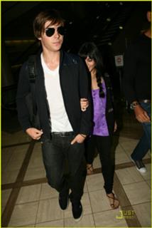 Vanessa Hudgens feet photo thumbnail