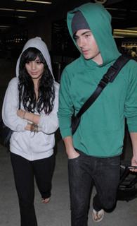 Vanessa Hudgens feet photo thumbnail