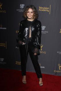 Vanessa Hudgens feet photo thumbnail