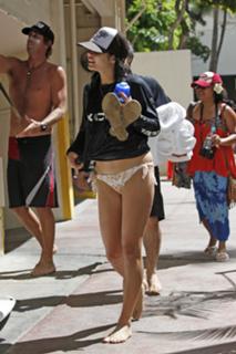 Vanessa Hudgens feet photo thumbnail