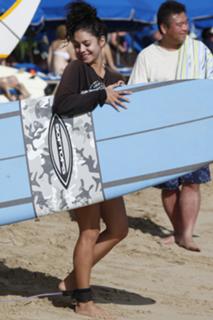 Vanessa Hudgens feet photo thumbnail