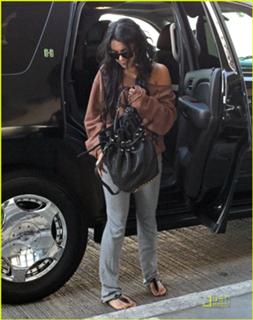 Vanessa Hudgens feet photo thumbnail