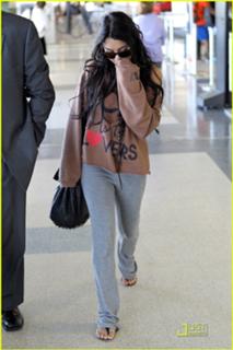 Vanessa Hudgens feet photo thumbnail
