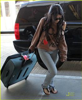 Vanessa Hudgens feet photo thumbnail