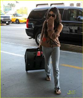 Vanessa Hudgens feet photo thumbnail