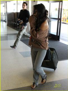 Vanessa Hudgens feet photo thumbnail