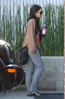 Vanessa Hudgens feet photo thumbnail