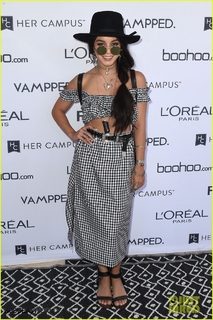 Vanessa Hudgens feet photo thumbnail