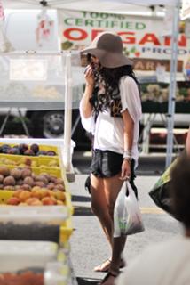 Vanessa Hudgens feet photo thumbnail