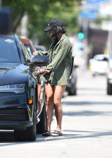 Vanessa Hudgens feet photo thumbnail