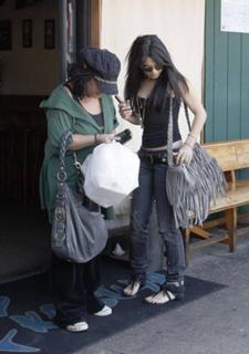 Vanessa Hudgens feet photo thumbnail