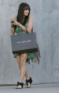 Vanessa Hudgens feet photo thumbnail