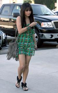 Vanessa Hudgens feet photo thumbnail