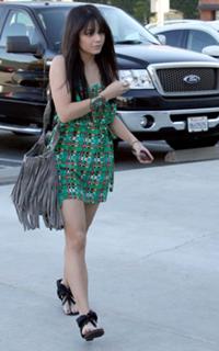 Vanessa Hudgens feet photo thumbnail