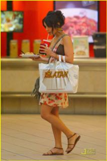 Vanessa Hudgens feet photo thumbnail