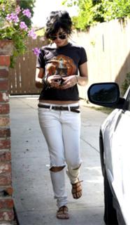 Vanessa Hudgens feet photo thumbnail