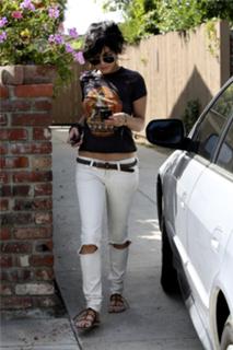 Vanessa Hudgens feet photo thumbnail