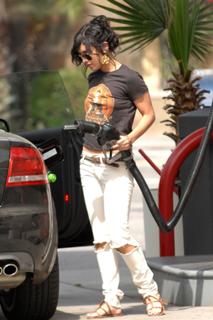 Vanessa Hudgens feet photo thumbnail