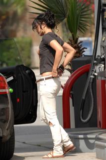 Vanessa Hudgens feet photo thumbnail