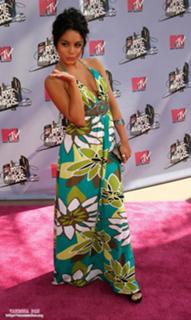 Vanessa Hudgens feet photo thumbnail