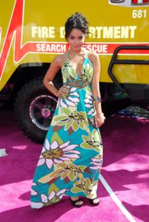 Vanessa Hudgens feet photo thumbnail