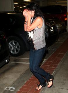 Vanessa Hudgens feet photo thumbnail
