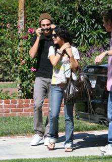 Vanessa Hudgens feet photo thumbnail