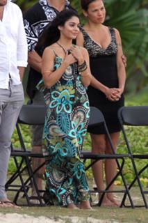 Vanessa Hudgens feet photo thumbnail