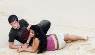 Vanessa Hudgens feet photo thumbnail