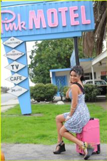 Vanessa Hudgens feet photo thumbnail