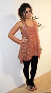 Vanessa Hudgens feet photo thumbnail